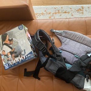 Baby Carrier - Infantino - Go Forward 4 in 1 - BRAND NEW